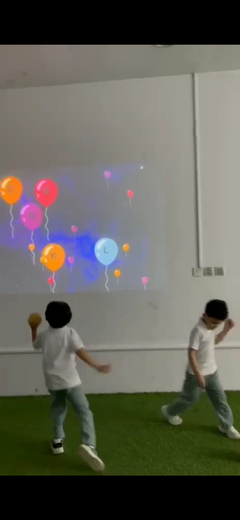 أطفال يلعبون